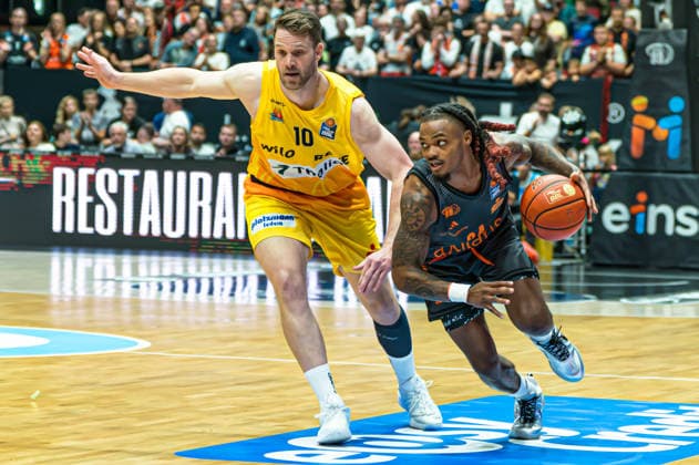 Chemnitz, Germany, September 27, 2026, 1 BBL 2026–2027, Game 3: Chemnitz Niners vs. Phoenix Hagen. Pictured, from left, in a one-on-one matchup: Fabian Bleck (Hagen) and Cobe Williams (Niners). Copyright: xFotostandx xNachtigallx