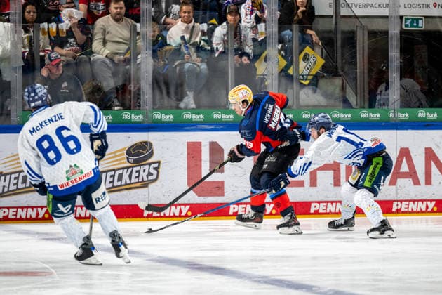 Austin Magera, 19, Nuremberg Ice Tigers, NIT Tyler Madden, 18, Straubing Tigers, Nuremberg Ice Tigers vs. Straubing Tigers, Ice Hockey, Penny DEL, Matchday 4, September 27, 2026, Nuremberg Ice Tigers vs. Straubing Tigers, Ice Hockey, Penny DEL, Matchday 4, September 27, 2026 Copyright: xEibner-Pressefoto ThomasxHahnx EP_NIT