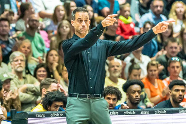 Chemnitz, Germany, September 27, 2026, 1 BBL 2026–2027, Game 3: Niners Chemnitz vs. Phoenix Hagen. Pictured: Head Coach Chris Harris of Hagen Copyright: xFotostandx xNachtigallx