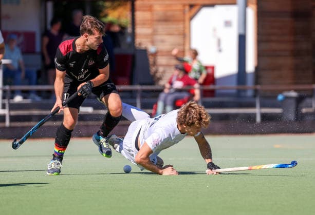 BAU September 27, 2026, Germany, Ludwigsburg, Men s Hockey Bundesliga, HC Ludwigsburg vs. HTC Stuttgarter Kickers; from left: Raphael Schmidt (HCL), Jakub Holosyniuk (HTC)
