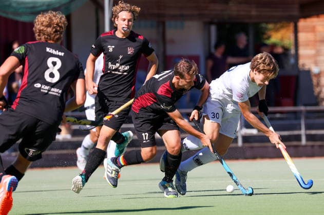 BAU September 27, 2026, Germany, Ludwigsburg, Men s Hockey Bundesliga, HC Ludwigsburg vs. HTC Stuttgarter Kickers; from left: Raphael Schmidt (HCL), Jakub Holosyniuk (HTC)
