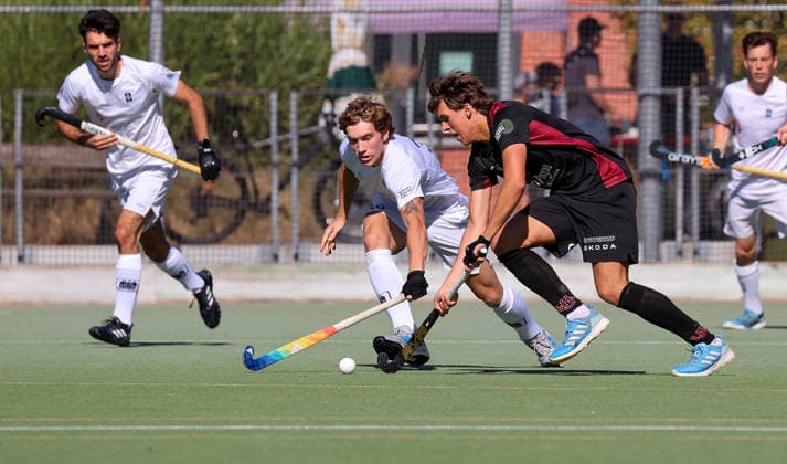 BAU September 27, 2026, Germany, Ludwigsburg, Men s Hockey Bundesliga, HC Ludwigsburg vs. HTC Stuttgarter Kickers; from left: Jakub Holosyniuk (HTC), Julius Pölz (HCL)