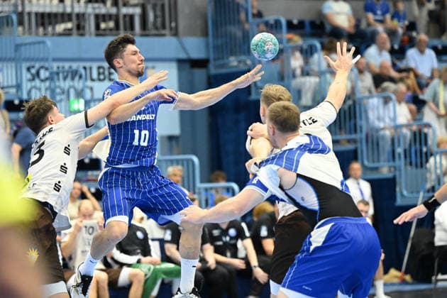 September 27, 2026, GER, Handball, Men s, Opel HBL, 2026–2027 Season, Matchday 6, VfL Gummersbach vs. Bergischer HC. Alex Dujshebaev (VfL Gummersbach 10) in a duel against Soeren Steinhaus (BHC 53). DFB and DFL regulations prohibit any use of photographs as image sequences and or quasi-video. Gummersbach, SCHWALBE Arena, NRW, Germany. Copyright: xNordphoto Meuterx