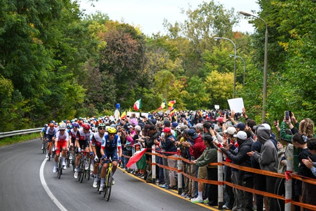 2026 UCI Road World Championships Picture by Zac Williams SWpix.com - 27 09 2026 - Cycling - 2026 UCI Road World Championships - MontrÃ al, Canada - Men Elite Road Race - The peloton, France Copyright: x xSWpix.comx(t axPhotographyxHubxLtd)xZacxWilliams SWpix.comx SWP-3521-4779