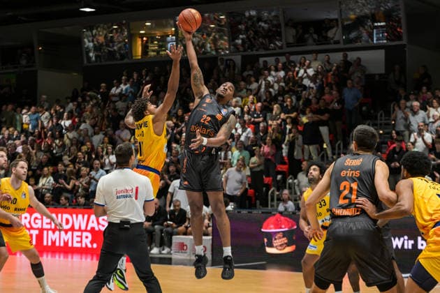 easyCredit Basketball Bundesliga, Matchday 3, Niners Chemnitz vs. Phoenix Hagen, September 27, 2026, starting at 4:30 p.m., Chemnitz, Chemnitz Arena. Pictured: No. 11 Marvin Omuvwie, 22 Nighaeal Ceaser easyCredit Basketball Bundesliga, Matchday 3, Niners Chemnitz vs. Phoenix Hagen, Chemnitz, Saxony, Germany Copyright: xEHLxMedia MichelxKöhlerx 20262709-Niners-Chemnitz-Phoenix-Hagen_001