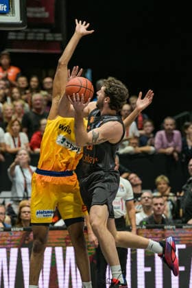 easyCredit Basketball Bundesliga, Matchday 3, Niners Chemnitz vs. Phoenix Hagen, September 27, 2026, starting at 4:30 p.m., Chemnitz, Chemnitz Arena. In the photo: No. 25 Ben Burnham. easyCredit Basketball Bundesliga, Matchday 3, Niners Chemnitz vs. Phoenix Hagen, Chemnitz, Saxony, Germany Copyright: xEHLxMedia MichelxKöhlerx 20262709-Niners-Chemnitz-Phoenix-Hagen_005