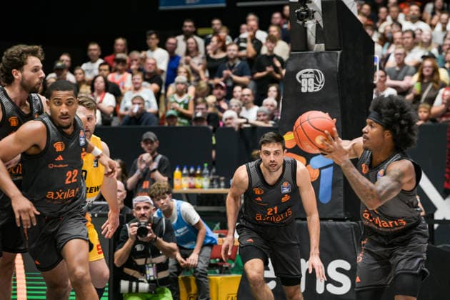 easyCredit Basketball Bundesliga, Matchday 3, Niners Chemnitz vs. Phoenix Hagen, September 27, 2026, starting at 4:30 p.m., Chemnitz, Chemnitz Arena. Pictured: No. 22 Nighaeal Ceaser, No. 21 Mateo Seric, 02 Stefan Smith easyCredit Basketball Bundesliga, Matchday 3, Niners Chemnitz vs. Phoenix Hagen, Chemnitz, Saxony, Germany Copyright: xEHLxMedia MichelxKöhlerx 20262709-Niners-Chemnitz-Phoenix-Hagen_010
