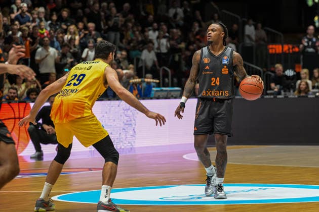 easyCredit Basketball Bundesliga, Matchday 3, Niners Chemnitz vs. Phoenix Hagen, September 27,2026, starting at 4:30 p.m., Chemnitz, Chemnitz Arena. Pictured: No. 29 Patricio Garino, No. 24 Cobe Williams. easyCredit Basketball Bundesliga, Matchday 3, Niners Chemnitz vs. Phoenix Hagen, Chemnitz, Saxony, Germany Copyright: xEHLxMedia MichelxKöhlerx 20262709-Niners-Chemnitz-Phoenix-Hagen_030
