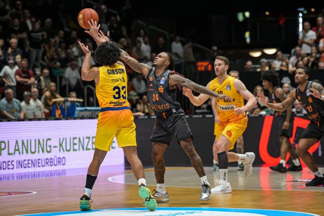 easyCredit Basketball Bundesliga, Matchday 3, Niners Chemnitz vs. Phoenix Hagen, September 27,2026, starting at 4:30 p.m., Chemnitz, Chemnitz Arena. Pictured: No. 33 Trenton Gibson, No. 24 Cobe Williams. easyCredit Basketball Bundesliga, Matchday 3, Niners Chemnitz vs. Phoenix Hagen, Chemnitz, Saxony, Germany Copyright: xEHLxMedia MichelxKöhlerx 20262709-Niners-Chemnitz-Phoenix-Hagen_032
