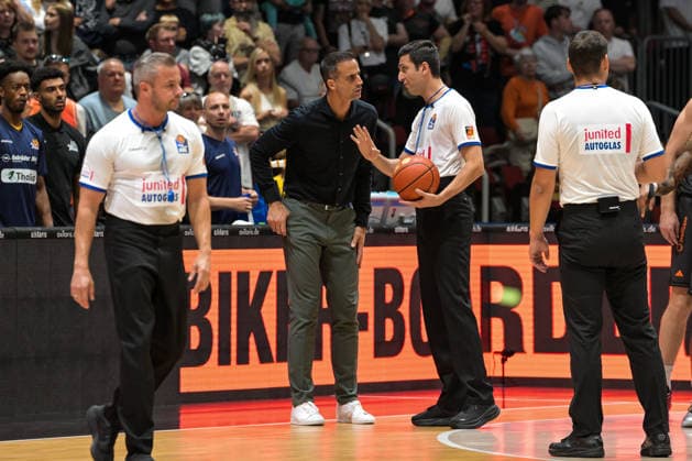 easyCredit Basketball Bundesliga, Matchday 3, Niners Chemnitz vs. Phoenix Hagen, September 27, 2026, starting at 4:30 p.m., Chemnitz, Chemnitz Arena. Pictured: Head Coach Chris Harris. easyCredit Basketball Bundesliga, Matchday 3, Niners Chemnitz vs. Phoenix Hagen, Chemnitz, Saxony, Germany Copyright: xEHLxMedia MichelxKöhlerx 20262709-Niners-Chemnitz-Phoenix-Hagen_038
