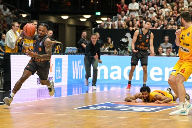 easyCredit Basketball Bundesliga, Matchday 3, Niners Chemnitz vs. Phoenix Hagen, September 27, 2026, starting at 4:30 p.m., Chemnitz, Chemnitz Arena. Pictured: 24 Cobe Williams. easyCredit Basketball Bundesliga, Matchday 3, Niners Chemnitz vs. Phoenix Hagen, Chemnitz, Saxony, Germany Copyright: xEHLxMedia MichelxKöhlerx 20262709-Niners-Chemnitz-Phoenix-Hagen_041