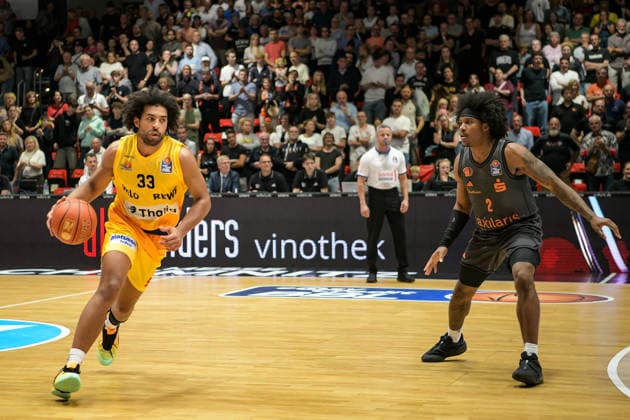 easyCredit Basketball Bundesliga, Matchday 3, Niners Chemnitz vs. Phoenix Hagen, September 27, 2026, starting at 4:30 p.m., Chemnitz, Chemnitz Arena. Pictured: No. 33 Trenton Gibson, 02 Stefan Smith easyCredit Basketball Bundesliga, Matchday 3, Niners Chemnitz vs. Phoenix Hagen, Chemnitz, Saxony, Germany Copyright: xEHLxMedia MichelxKöhlerx 20262709-Niners-Chemnitz-Phoenix-Hagen_045