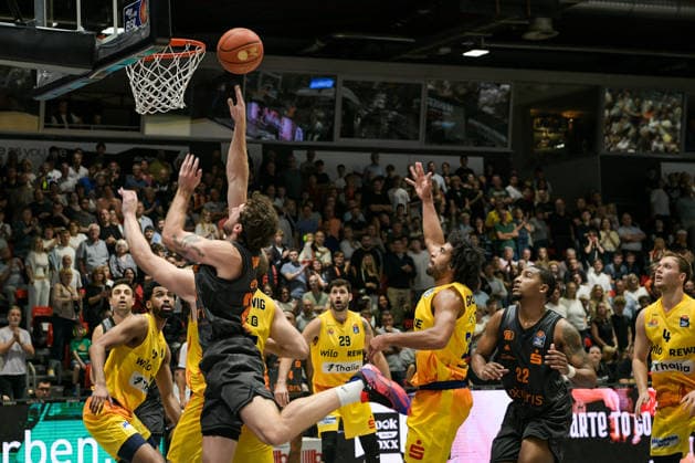 easyCredit Basketball Bundesliga, Matchday 3, Niners Chemnitz vs. Phoenix Hagen, September 27, 2026, starting at 4:30 p.m., Chemnitz, Chemnitz Arena. Pictured: No. 25 Ben Burnham. easyCredit Basketball Bundesliga, Matchday 3, Niners Chemnitz vs. Phoenix Hagen, Chemnitz, Saxony, Germany Copyright: xEHLxMedia MichelxKöhlerx 20262709-Niners-Chemnitz-Phoenix-Hagen_070