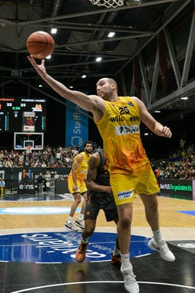 easyCredit Basketball Bundesliga, Matchday 3, Niners Chemnitz vs. Phoenix Hagen, September 27, 2026, starting at 4:30 p.m., Chemnitz, Chemnitz Arena. Pictured: No. 25 Cameron Krutwig. easyCredit Basketball Bundesliga, Matchday 3, Niners Chemnitz vs. Phoenix Hagen, Chemnitz, Saxony, Germany Copyright: xEHLxMedia MichelxKöhlerx 20262709-Niners-Chemnitz-Phoenix-Hagen_082