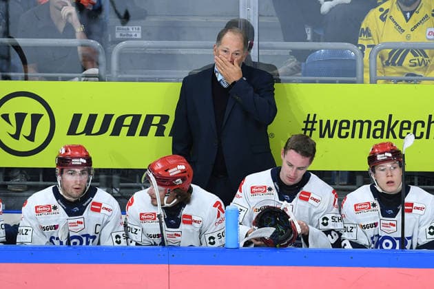 Ice Hockey: Penny DEL, Matchday 4—Krefeld Pinguine vs. Schwenninger Wild Wings on September 27, 2026, at the Yayla Arena in Krefeld. Steve Walker, Head Coach of Schwenningen, Note: According to the regulations of the DEL (German Ice Hockey League), the publication and reuse of footage in electronic media and on devices of any kind during the game is not permitted. xRx