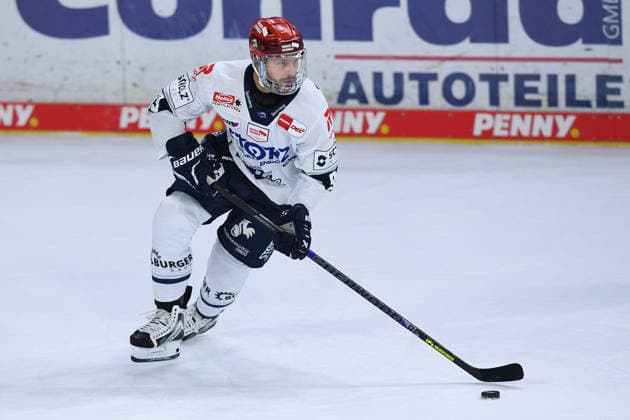 Ice Hockey: DEL Matchday 4—Krefeld Pinguine vs. Schwenninger Wild Wings on September 27, 2026, at the Yayla Arena in Krefeld. Sebastian Uvira, Schwenningen. In accordance with the guidelines of the DEL (German Ice Hockey League), the publication and further use of the footage in electronic media and devices of any kind is not permitted during the game xRx