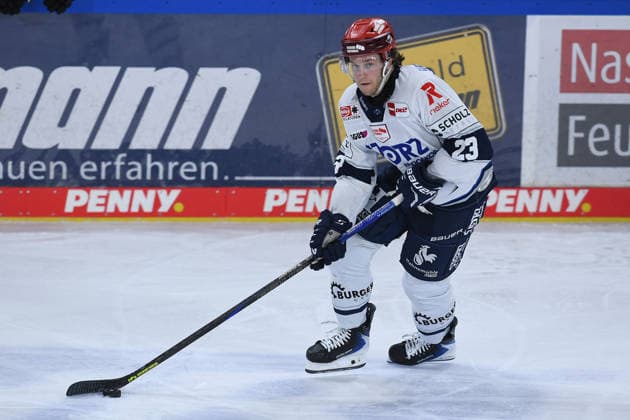 Ice Hockey: DEL, Matchday 4—Krefeld Pinguine vs. Schwenninger Wild Wings on September 27, 2026, at the Yayla Arena in Krefeld, Reed Lebster, Schwenningen. In accordance with the guidelines of the DEL (German Ice Hockey League), the publication and further use of the footage in electronic media and ondevices of any kind during the game is not permitted xRx