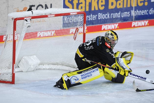 Ice Hockey: DEL Matchday 4—Krefeld Pinguine vs. Schwenninger Wild Wings on September 27, 2026, at the Yayla Arena in Krefeld; Juha Jatkola, Krefeld. In accordance with the guidelines of the DEL (German Ice Hockey League), the publication and further use of the footage in electronic media and on devices of any kind is not permitted while the game is in progress xRx