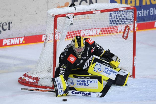 Ice Hockey: DEL Matchday 4—Krefeld Pinguine vs. Schwenninger Wild Wings on September 27, 2026, at the Yayla Arena in Krefeld. Juha Jatkola, Krefeld. In accordance with the guidelines of the DEL (German Ice Hockey League), the publication and further use of footage in electronic media and on devices of any kind is not permitted while the game is in progress. xRx