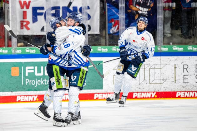 September 27, 2026 Ice Hockey Season 2026–2027 Penny DEL Nuremberg Ice Tigers Icetigers Straubing Tigers ThHa xthxhax Goal celebration, joy, Cheers for Skyler McKenzie 86, Straubing Tigers; Tyler Madden 18, Straubing Tigers