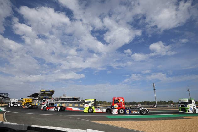 FFSA 24 HEURES CAMIONS 2026 44 ANDRE Jonathan (fra), Team Lion Truck Racing, MAN, 75 ROBINEAU Thomas (fra), Team Robineau, MAN, start, action, during the 5th round of the Championnat de France FFSA Camions 2026, 24 Heures Camions, from September 26 to 27, 2026 on the Bugatti Circuit, in Le Mans, France - Le MansFrance Copyright: xRAINIERxEHRHARDTx