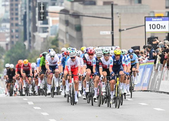 September 27, 2026, Montreal, Pq, CANADA: The peloton chases early leaders during the men s elite road race at the UCI Road World Championships cycling event in Montreal on Sunday, Sept. 27, 2026. Canada News - September 27, 2026  - ZUMAc35_ 20260927_zaf_c35_004 Copyright: xGrahamxHughesx