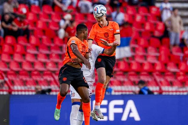 BELGRADE - Jan Paul van Hecke of the Netherlands heads the ball during the UEFA Nations League match between Serbia and the Netherlands at the Rajko Mitic Stadium on September 27, 2026, in Belgrade, Serbia. MARCEL TER BALS ANP UEFA Nations League 2026 27 xVIxANPxSportx xMarcelxterxBalsxIVx 570420873 originalFilename: 570420873.jpg