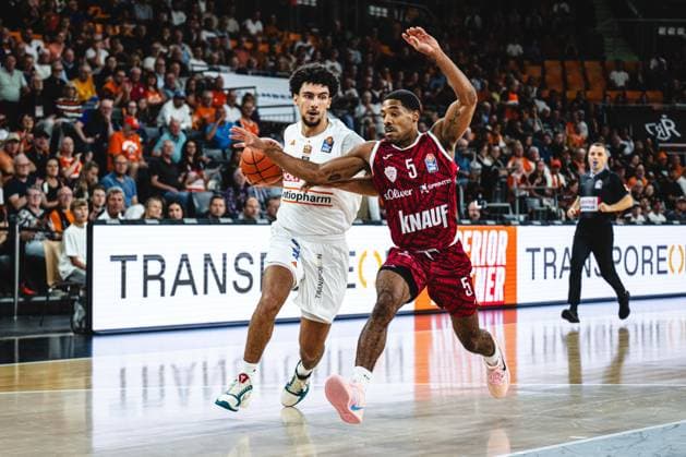 Neu Ulm, Germany, September 27, 2026: Adam Atamna of ratiopharm Ulm and Kenny Dye of Fitness First Würzburg Baskets go head-to-head during the Basketball Bundesliga game between ratiopharm Ulm and Fitness First Würzburg Baskets at the ratiopharm Arena on September 27, 2026 in Neu Ulm, Germany. Photo by Harry Langer, DeFodi Images, ratiopharm Arena, Germany, September 27, 2026: Adam Atamna of ratiopharm Ulm and Kenny Dye of Fitness First Würzburg Baskets battle for the ball during the Basketball Bundesliga match between ratiopharm Ulm and Fitness First Würzburg Baskets in Neu Ulm on September 27, 2026 at the ratiopharm Arena, Germany Photo by Harry Langer, DeFodi Images Photo by Harry Langer, DeFodi Images