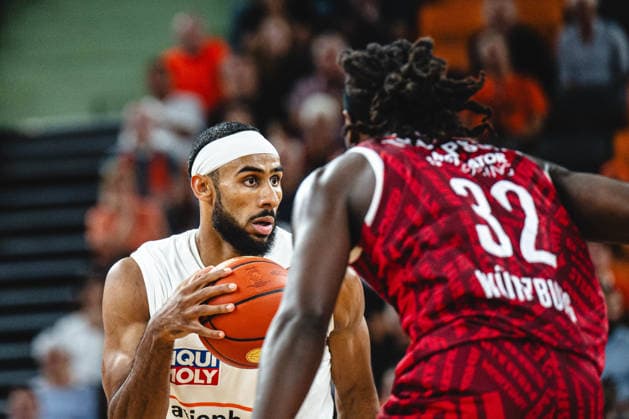 Neu Ulm, Germany, September 27, 2026: Armel Traore of ratiopharm Ulm and Charles Thompson of Fitness First Würzburg Baskets go head-to-head during the Basketball Bundesliga game between ratiopharm Ulm and Fitness First Würzburg Baskets at the ratiopharm Arena on September 27, 202626 in Neu Ulm, Germany. Photo by Harry Langer, DeFodi Images, ratiopharm Arena, Germany, September 27, 2026: Armel Traore of ratiopharm Ulm and Charles Thompson of Fitness First Würzburg Baskets battle for the ball during the Basketball Bundesliga match between ratiopharm Ulm and Fitness First Würzburg Baskets in Neu Ulm on September 27, 2026 at the ratiopharm Arena, Germany Photo by Harry Langer, DeFodi Images Photo by Harry Langer, DeFodi Images