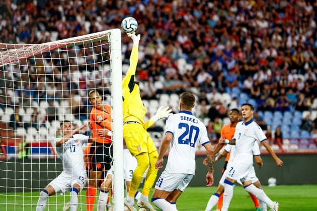 BELGRADE , 27-09-2026 , Rajko Mitic stadium , season 2026 2027 , UEFA Nations League football , Match between Serbia and The Netherlands , picture shows Serbia goalkeeper Vanja Milinkovic-Savic goal attempt by Netherlands player Joey Veerman Serbia - Netherlands  x207660168x Copyright:
