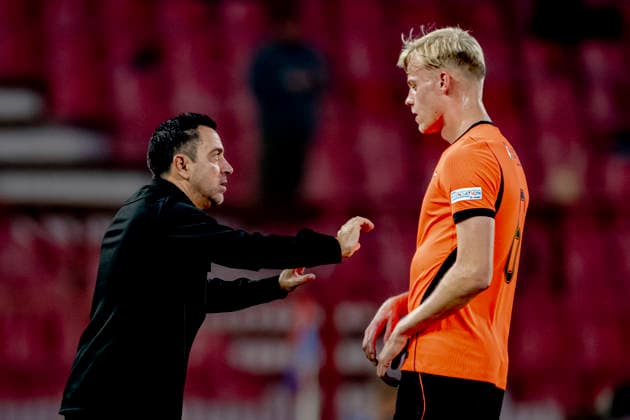 BELGRADE: Netherlands head coach Xavi Hernandez and Netherlands defender Jan Paul van Hecke during the UEFA Nations League match between Serbia and the Netherlands at Rajko Mitic Stadium on September 27, 2026, in Belgrade, Serbia. Photo by DeFodi Images
