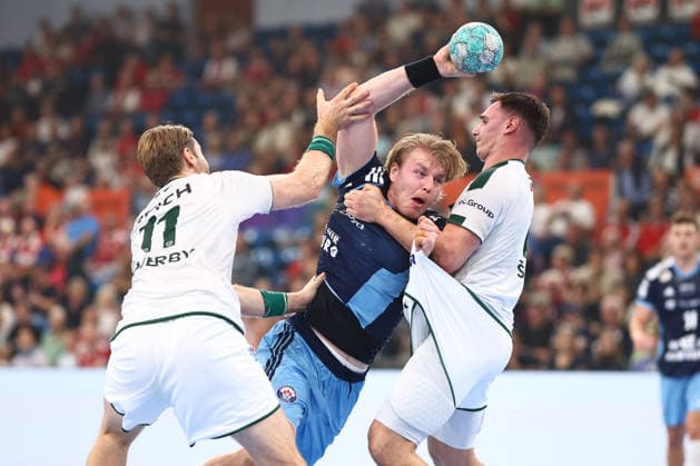 Handball Bundesliga HBL 2026 2027 - 27.09.2026 - Handball Club Hamburg HCH vs HSG Wetzlar . Petter Overby ( Wetzlar ) , Josip Simic ( Wetzlar ) im Zweikampf gegen Martin Hovde ( HC Hamburg )