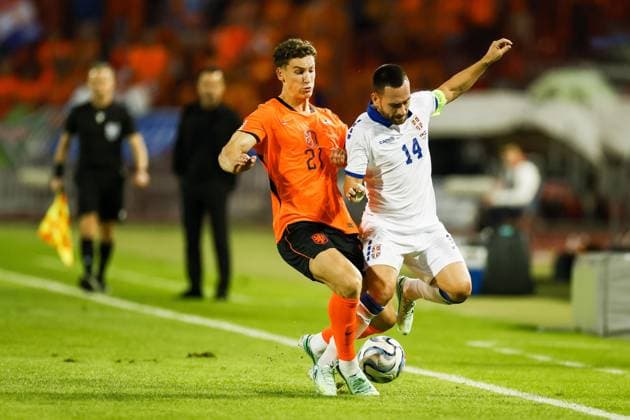 BELGRADE - Ruben van Bommel of the Netherlands, Andrija Å½ivkoviÄ‡ of Serbia (lr) during the UEFA Nations League match between Serbia and Germany at the Rajko MitiÄ‡ Stadium on 27 September 2026 in Belgrade. ANP KOEN VAN WEEL xVIxANPxSportx xxANPxIVx 570423413 originalFilename: 570423413.jpg
