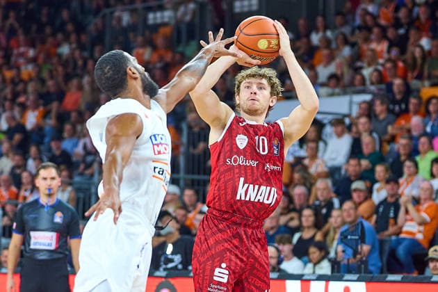 Michael Rataj, Ratiopharm Ulm, 12; Calvin Wishart, Würzburg Baskets, 10 GER; Ratiopharm Ulm vs. Würzburg Baskets, Basketball, 1st Bundesliga, Matchday 3, 2026–2027 Season, September 27, 2026 GER, Ratiopharm Ulm vs. Würzburg Baskets, Basketball, 1st Bundesliga, Matchday 3, 2026–2027 Season, September 27, 2026 Neu Ulm Copyright: xEibner-Pressefoto GeraldxOelze-dexStoppanyx EP_ODS