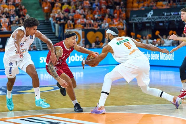 Meissa Faye, ratiopharm Ulm, 11; Max Jones, Würzburg Baskets, 02; Armel Traore, ratiopharm Ulm, 07 GER, Ratiopharm Ulm vs. Würzburg Baskets, Basketball, 1st Bundesliga, Matchday 3, 2026–2027 Season, September 27, 2026 GER, Ratiopharm Ulm vs. Würzburg Baskets, Basketball, 1st Bundesliga, Matchday 3, 2026–2027 Season, September 27, 2026 Neu Ulm Copyright: xEibner-Pressefoto GeraldxOelze-dexStoppanyx EP_ODS