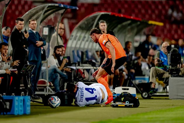 BELGRADE: Serbia forward Andrija Živkovic and Netherlands defender Micky van de Ven during the UEFA Nations League match between Serbia and the Netherlands at Rajko Mitic Stadium on September 27, 2026, in Belgrade, Serbia. Photo by DeFodi Images
