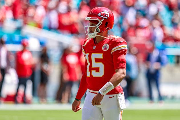 MIAMI GARDENS, FL - SEPTEMBER 27: Kansas City Chiefs quarterback Patrick Mahomes (15) is seen warming up ahead of a NFL, American Football Herren, USA game between the Kansas City Chiefs and the Miami Dolphins, on Sunday September 27, 2026, at Hard Rock Stadium in Miami Gardens, FL.(Photo by Chris Arjoon Icon Sportswire). NFL: SEP 27 Chiefs at Dolphins EDITORIAL USE ONLY Icon2609270000003