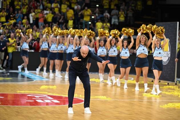 September 27, 2026, GER, Basketball, Bundesliga Matchday 3, 2026–2027 Season, Oldenburg, EWE Arena, EWE Baskets Oldenburg vs. Veolia Towers Hamburg—after the win, Milenko BOGICEVIC, head coach of EWE Baskets Oldenburg, has to give it his all. Head Coach Oldenburg, EWE Arena, Lower Saxony, Germany Copyright: xnordphotoxGmbHx xRojahnx