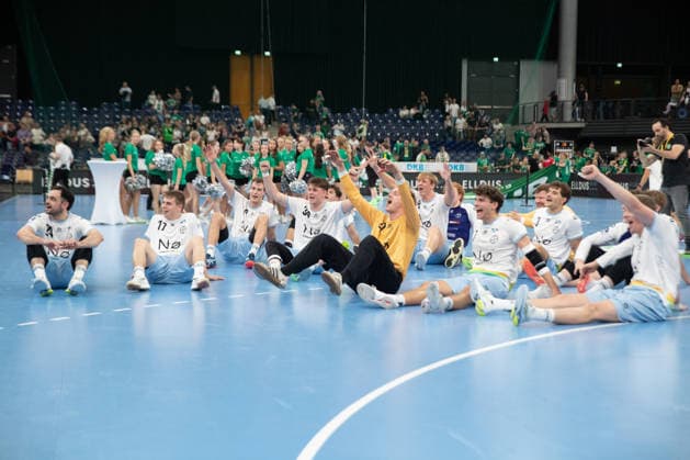 Handball, HBL2: SC DHfK Leipzig vs. TSV Bayer Dormagen, September 27, 2026—The Bayer Dormagen team celebrates their victory: joy and excitement. Handball, 2nd Bundesliga, 2026–2027 season, Matchday 5: SC DHfK Leipzig vs. TSV Bayer Dormagen on September 27, 2026, at the Quarterback Immobilien Arena in Leipzig Copyright: xBEAUTIFULxSPORTS JanxKaeferx