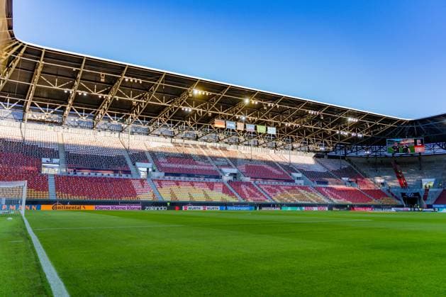 Nations League, Group A, Matchday 2, Germany vs. Greece on September 27, 2026, at the WWK Arena in Augsburg; corner flag, DFB logo, crest, stadium corner, spectators, choreographed display, choreography, fans, spectators, stands Copyright: xBahhoxKarax