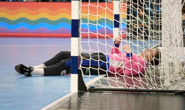 Photo: Goalie Robin HAUG of Hamburg, devastated. Men s Handball Bundesliga 1, Matchday 6, Sun, Sept. 27, 2026: HCH Hamburg vs. HSG Wetzlar