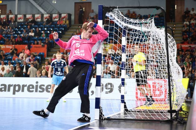 Handball Bundesliga HBL 2026 2027 - 27.09.2026 - Handball Club Hamburg HCH vs HSG Wetzlar . Torwart Robin Haug ( HC Hamburg ) kassiert ein Tor .