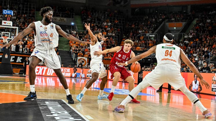 September 27, 2026, GER, Basketball, Men s, easycredit Basketball Bundesliga, 2026–2027 Season, Matchday 3, ratiopharm Ulm vs. Fitness First Würzburg Baskets Oluwasimisola Shittu Ulm, 45, Marvin Heckel Ulm, 47, Calvin Wishart Würzburg, 10, Armel Traore Ulm, 94 Neu Ulm ratiopharm Arena Bavaria, Germany Copyright: xNordphotox xHafnerx