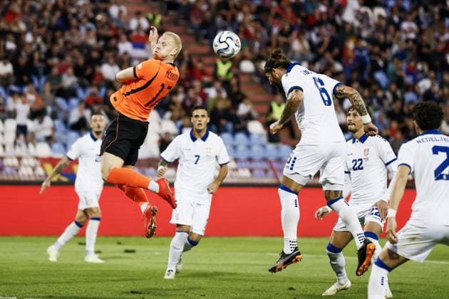BELGRADE - Mexx Meerdink of the Netherlands, Nemanja Gudelj of Serbia (lr) during the UEFA Nations League match between Serbia and Germany at the Rajko MitiÄ‡ Stadium on 27 September 2026 in Belgrade. ANP KOEN VAN WEEL xVIxANPxSportx xxANPxIVx 570425853 originalFilename: 570425853.jpg