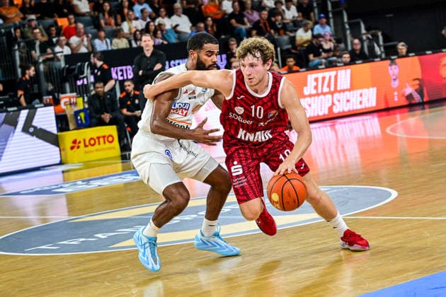September 27, 2026, GER, Basketball, Men s, easycredit Basketball Bundesliga, 2026–2027 Season, Matchday 3, ratiopharm Ulm vs. Fitness First Würzburg Baskets: Calvin Wishart (Würzburg, 10) outscores Marvin Heckel (Ulm, 47) at the ratiopharm Arena in Neu Ulm, Bavaria, Germany Copyright: xNordphotox xHafnerx