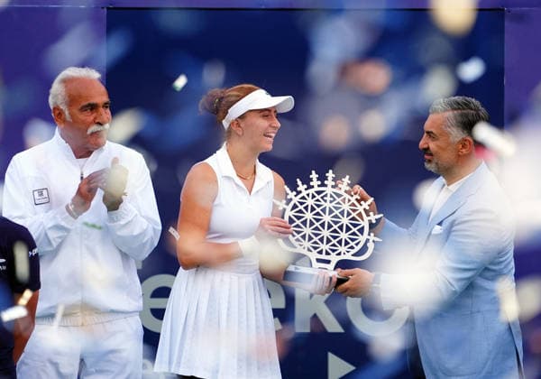 Ankara Open WTA, Tennis Damen 125 Tennis Tournament ANKARA, TURKIYE - SEPTEMBER 27: Turkish tennis player Berfu Cengiz receives the championship trophy from Turk Telekom CEO Ebubekir Sahin after defeating her Serbian opponent Teodora Kostovic 2-1 (2-6, 6-4, 7-5) in the singles final of the Ankara Open WTA 125 tennis tournament hosted by Topspin Tennis Academy Bilkent in Ankara, Turkiye, on September 27, 2026. Evrim Aydin Anadolu Ankara Turkey. Editorial use only. Please get in touch for any other usage.  Copyright: x2026xAnadoluxEvrimxAydinx