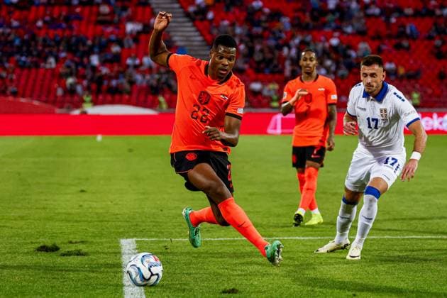 BELGRADE - Denzel Dumfries of the Netherlands dribbles with the ball during the UEFA Nations League match between Serbia and the Netherlands at the Rajko Mitic Stadium on September 27, 2026, in Belgrade, Serbia. MARCEL TER BALS ANP UEFA Nations League 2026 27 xVIxANPxSportx xMarcelxterxBalsxIVx 570426655 originalFilename: 570426655.jpg