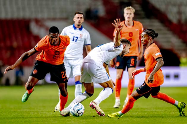 BELGRADE: Netherlands defender Denzel Dumfries, Serbia defender Strahinja Pavlovic, and Netherlands forward Crysencio Summerville during the UEFA Nations League match between Serbia and the Netherlands at Rajko Mitic Stadium on September 27, 2026, in Belgrade, Serbia. Photo by DeFodi Images