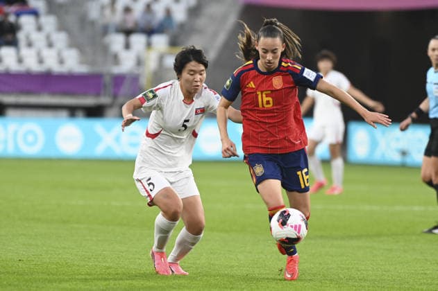 IPA89040689 - Ye Gyong Ri (PRK) and Rosalia Dominquez (ESP) during the FIFA U-20 Women s World Cup final between Spain and North Korea, held in Lodz, Poland, on September 27, 2026  Copyright: xMichalxDubiel IPAxSportx xx IPA89040689