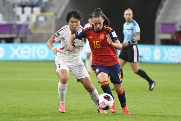 IPA89040697 - Ye Gyong Ri (PRK) and Rosalia Dominquez (ESP) during the FIFA U-20 Women s World Cup final between Spain and North Korea, held in Lodz, Poland, on September 27, 2026  Copyright: xMichalxDubiel IPAxSportx xx IPA89040697